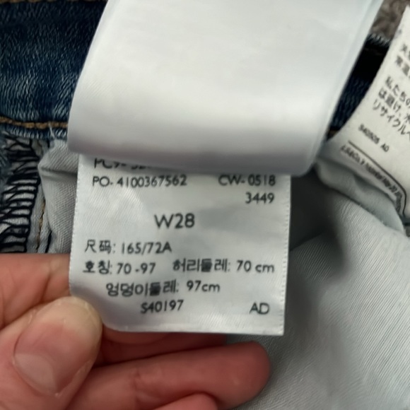 Levi’s High Waisted Shorts - Picture 4 of 4